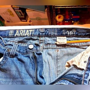 Men’s ARIAT Low Rise Scoundrel Boot Jeans 36x34 pre owned